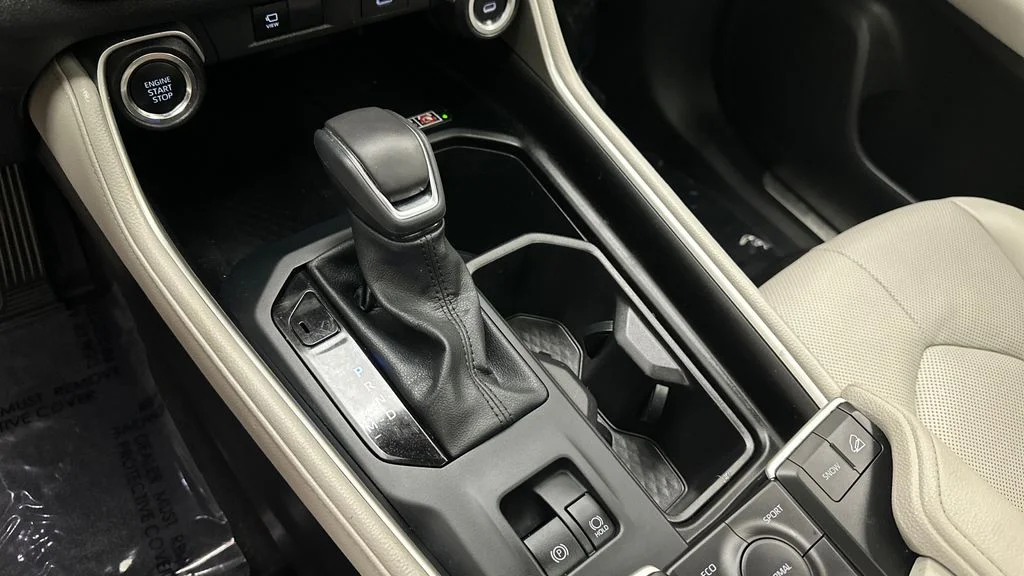 Certified Used 2025  Toyota Limited image 15