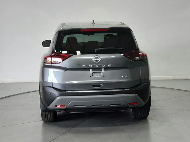 Used 2023 Gray Nissan SV image 5