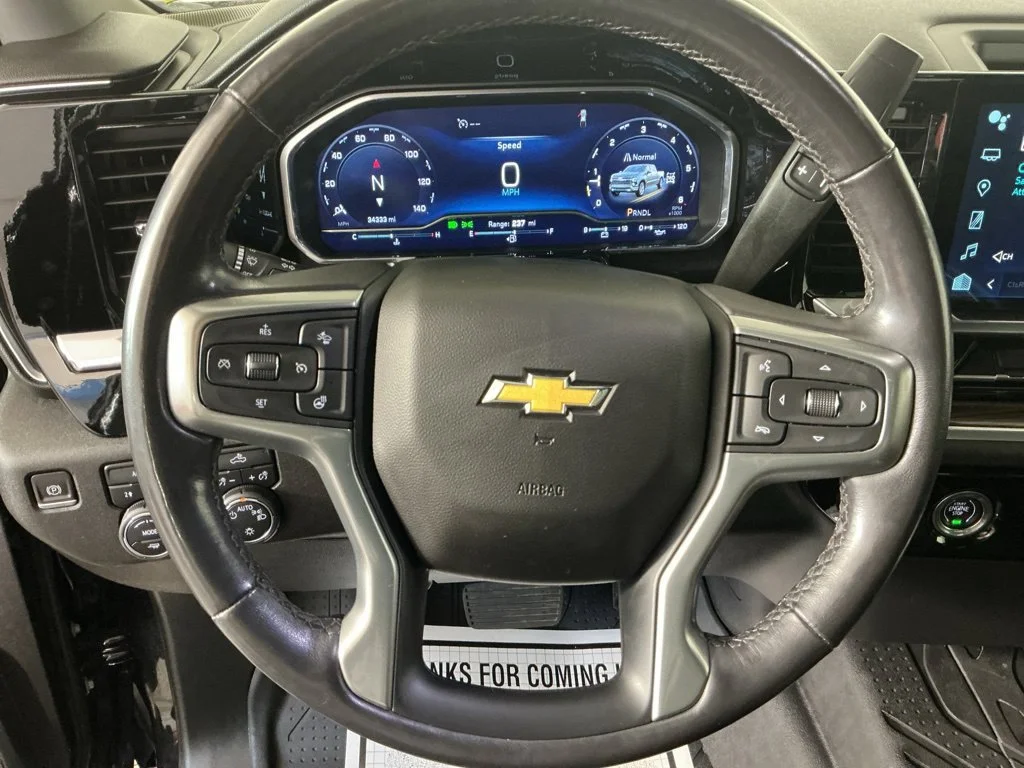 Used 2022 BLACK Chevrolet LT image 19