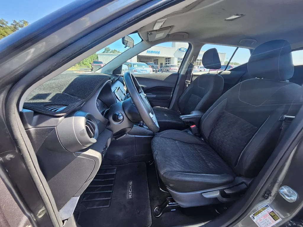 Certified Used 2022 Gun Metallic Nissan S image 4