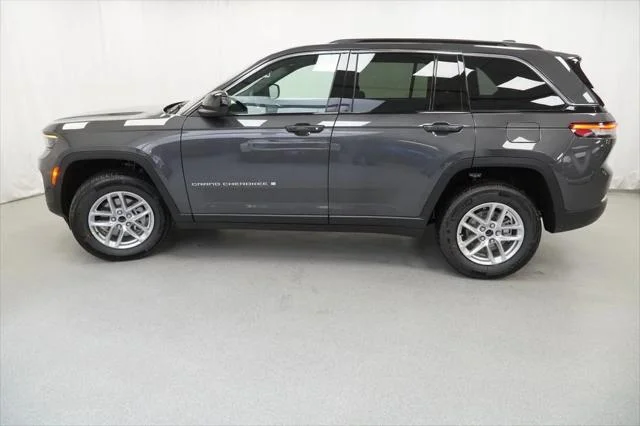 New 2026 Baltic Gray Metallic Clear-Coat Exterior Paint Jeep Laredo X image 14