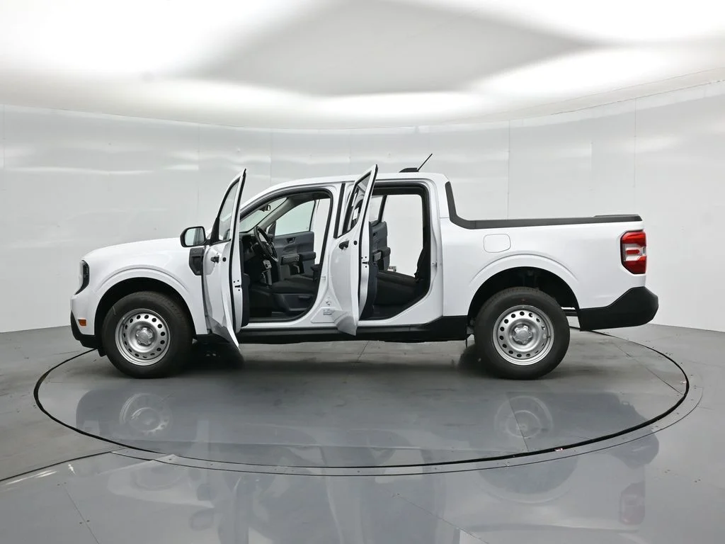 New 2026 Oxford White Ford XLT image 30