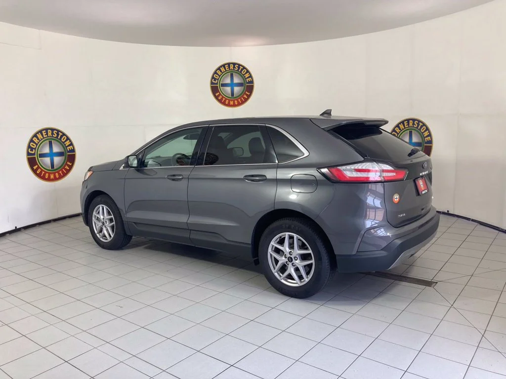 Used 2024 Gray Ford SEL image 21