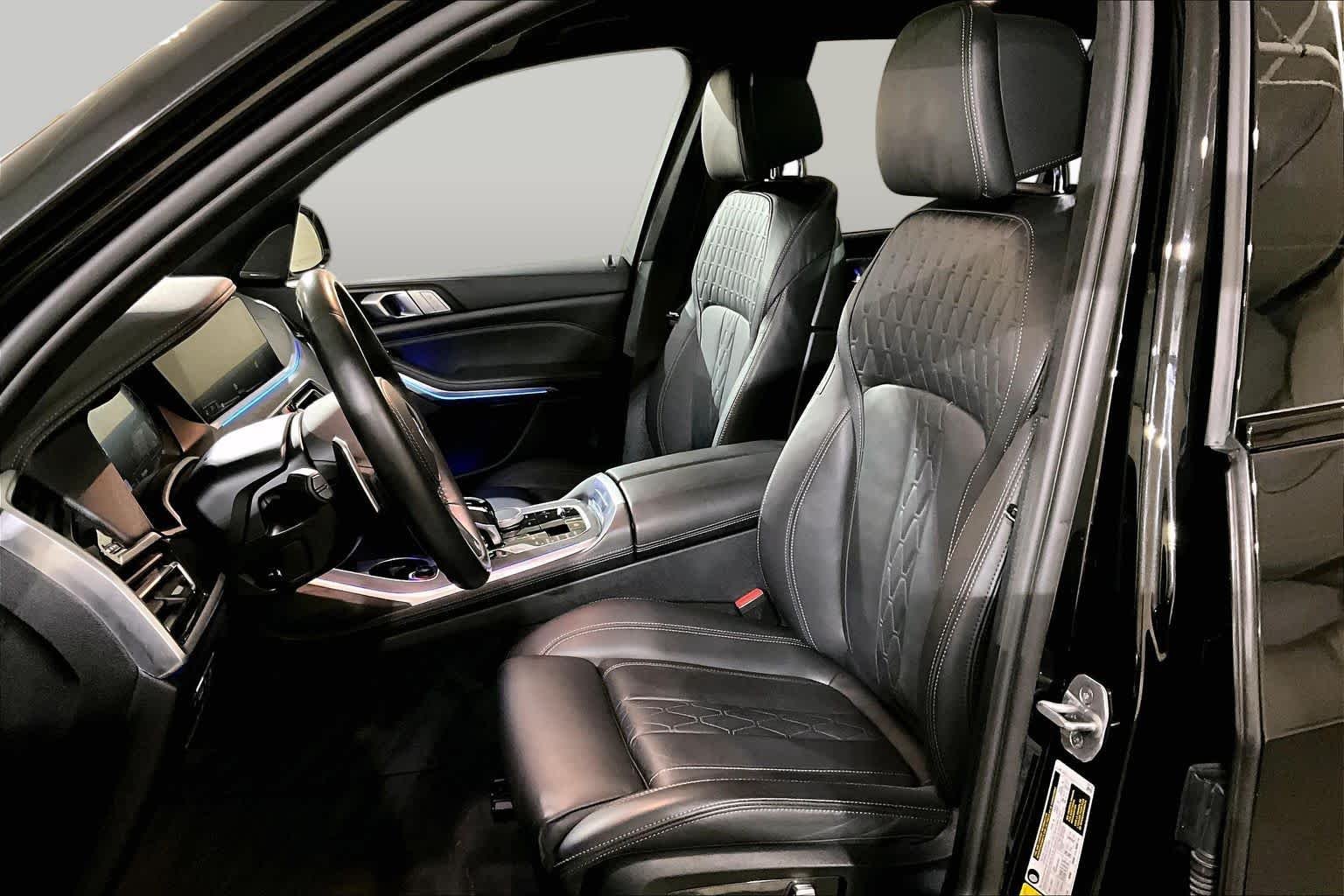 Used 2022 Black Sapphire Metallic BMW M50i image 8