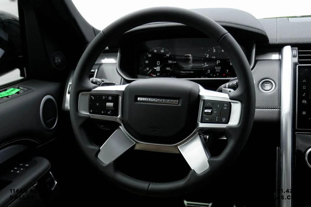 New 2026 Santorini Black Metallic Land Rover Dynamic SE image 14
