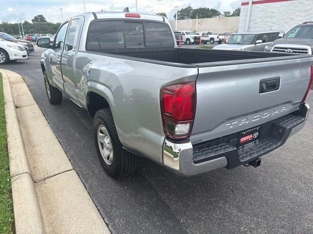 Used 2022 Silver Toyota SR5 image 5