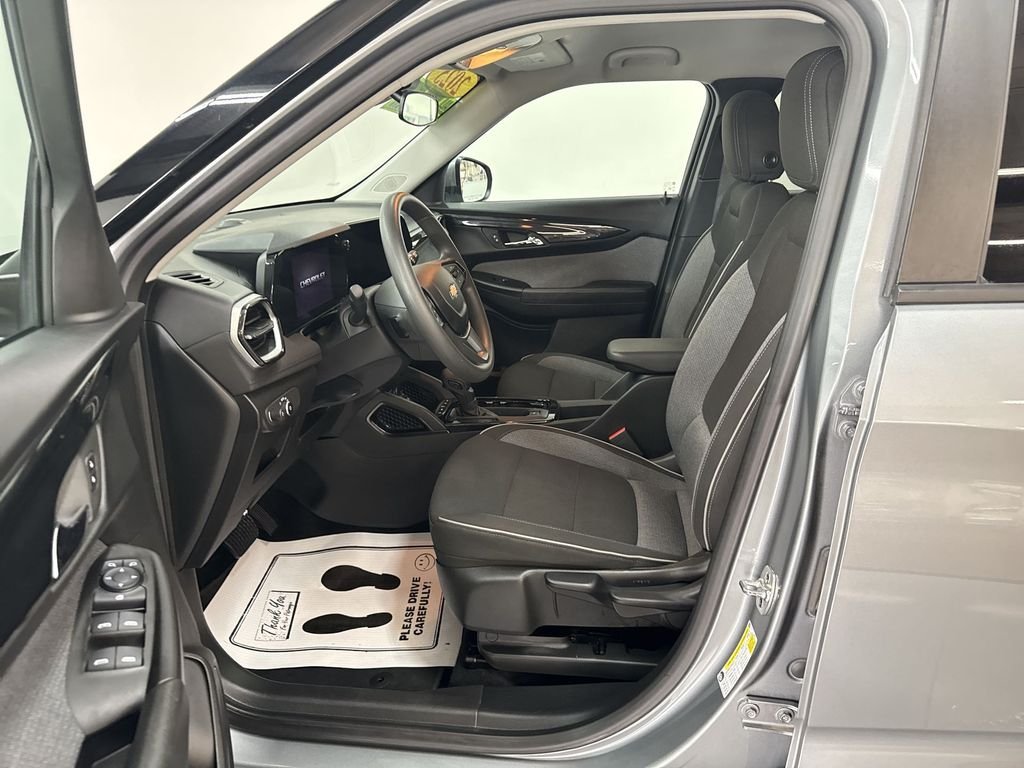 Used 2025 Sterling Gray Metallic Chevrolet LT image 12