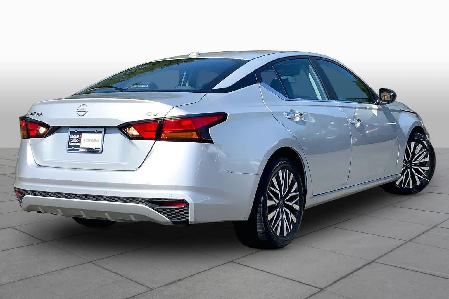 Used 2024 Brilliant Silver Metallic Nissan 2.5 SV image 13