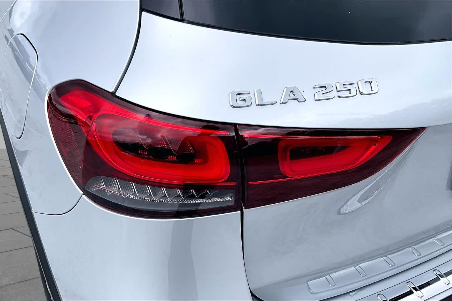 Used 2021 Iridium Silver Metallic Mercedes-Benz GLA 250 image 20