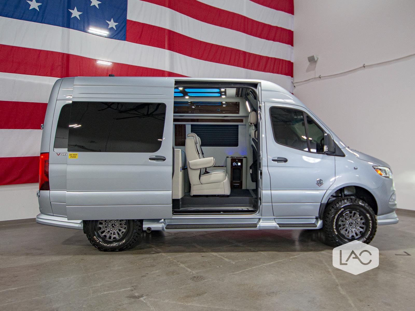 Used 2026 Hightech Silver OGV LUXURY COACH 8OBA AWD w/ 1.1 ADV Pkg EXT WTY image 33