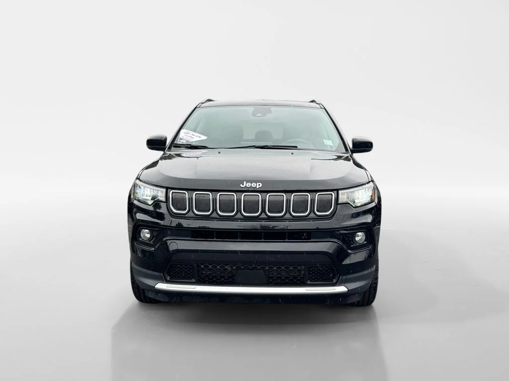 Used 2022 Diamond Black Crystal Pearlcoat Jeep Limited image 8