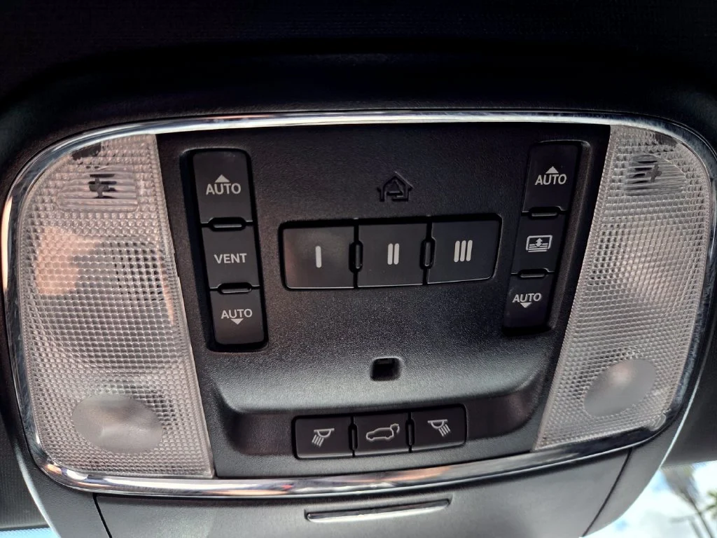 Used 2018 Red Jeep High Altitude image 35
