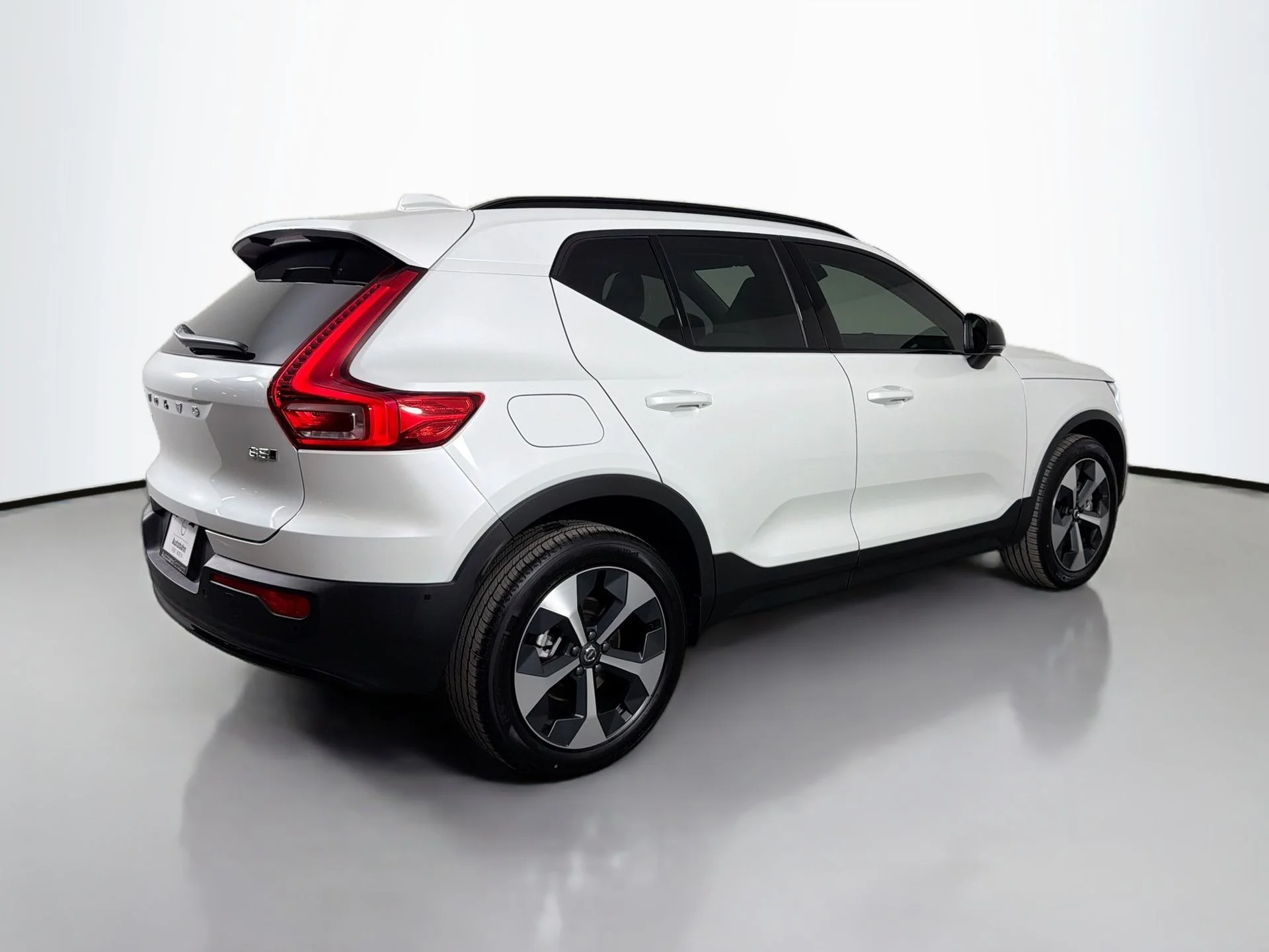 New 2026 Crystal White Volvo Plus image 5