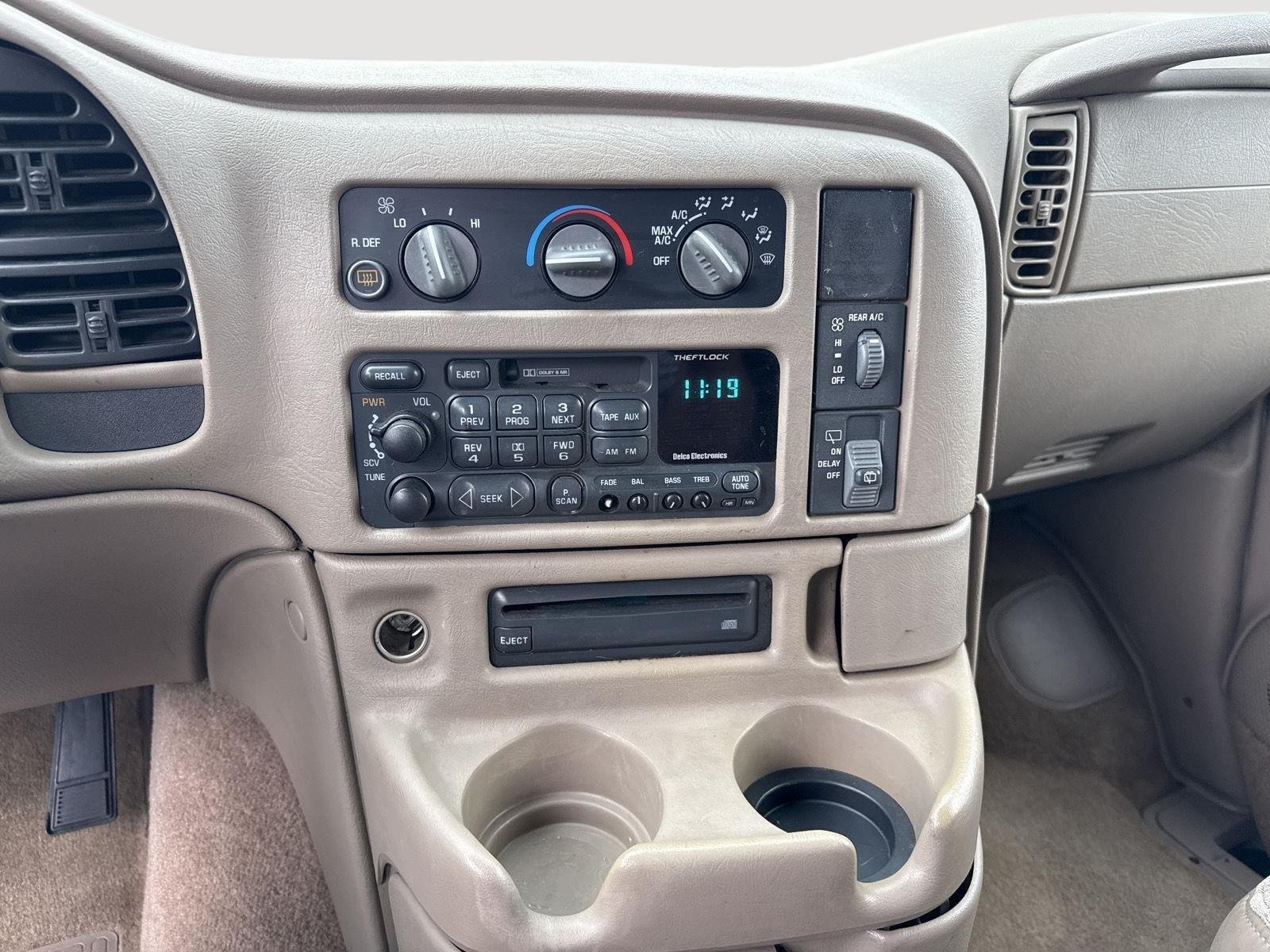 Used 2000 Ivory White GMC SL image 3