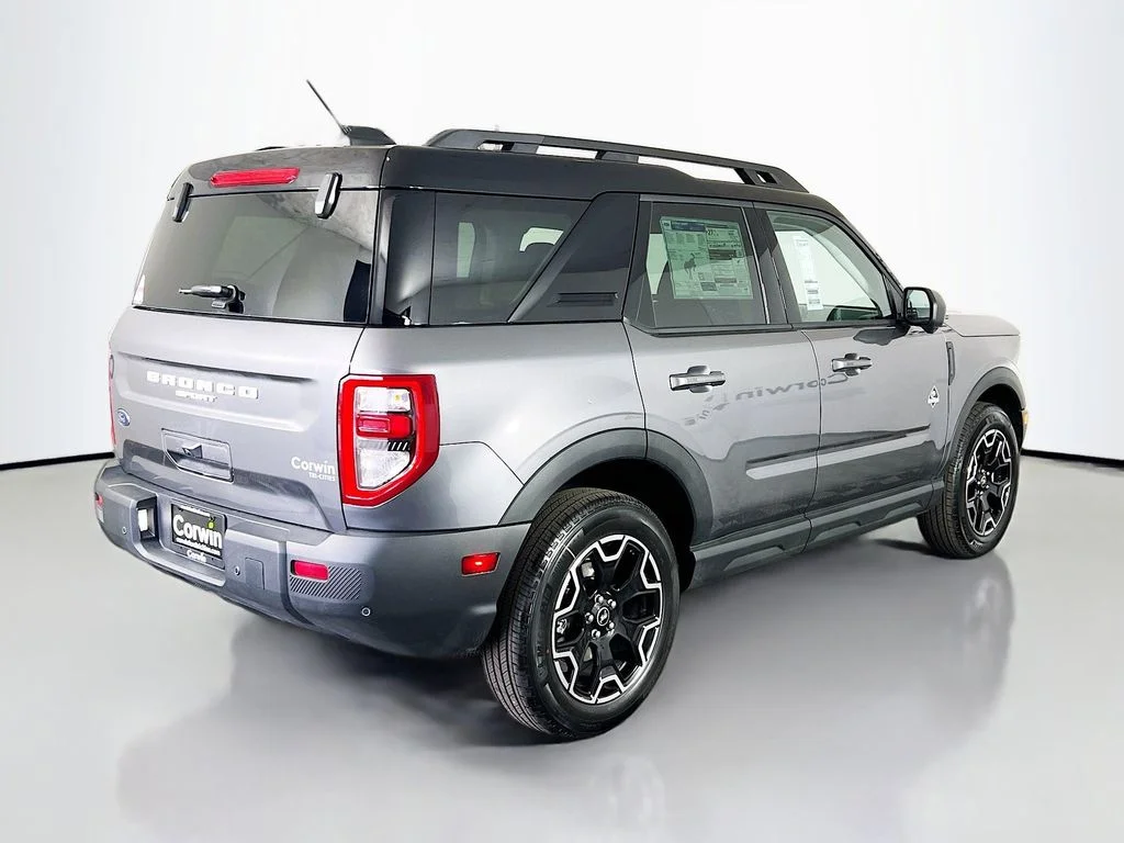 New 2025 Carbonized Gray Metallic Ford Outer Banks image 16