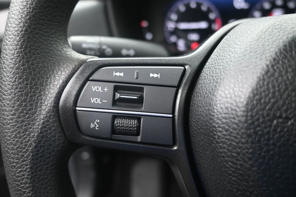 Used 2025  Honda SE image 22
