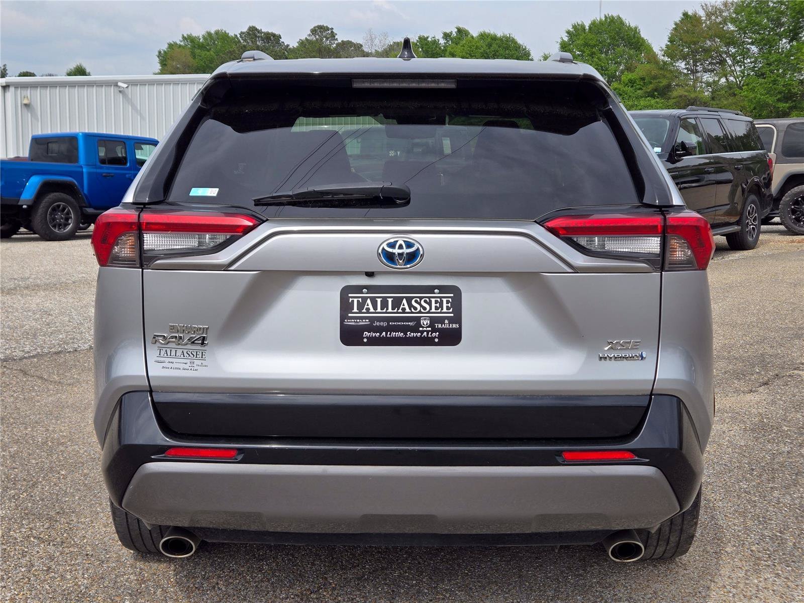 2020 Toyota RAV4 XSE - Photo 8