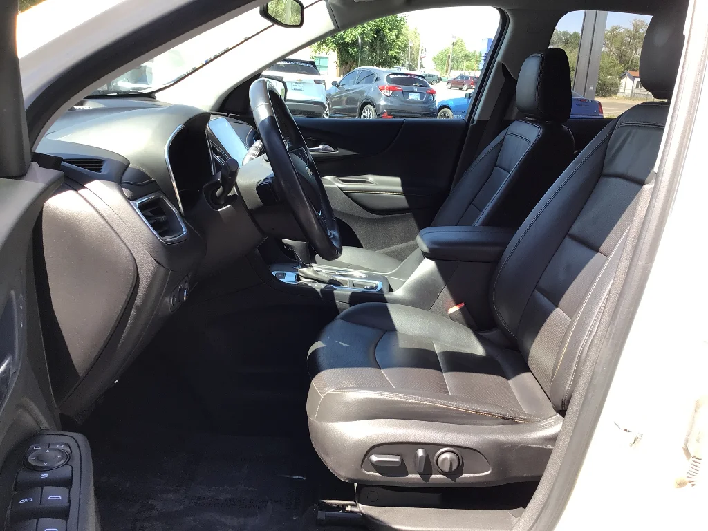 Used 2018 SUMMIT WHITE Chevrolet Premier image 11