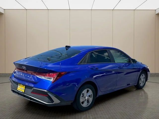 Used 2025 Blue Hyundai SE image 3