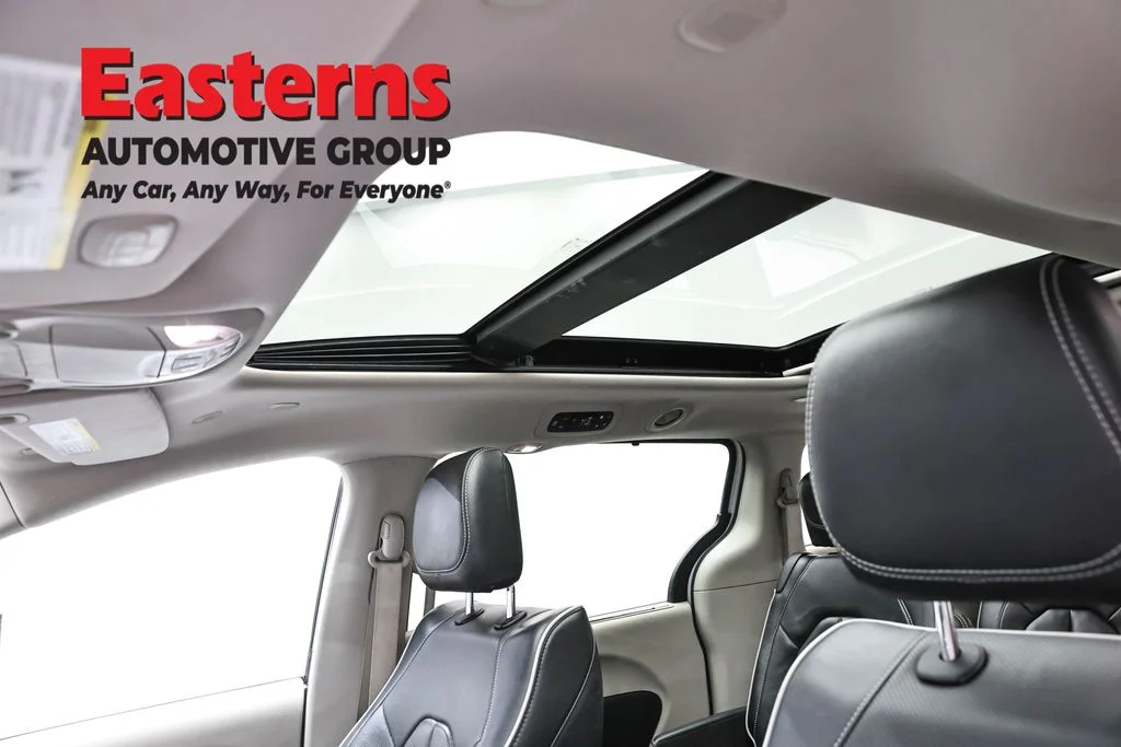 Used 2023 White Chrysler Limited image 36