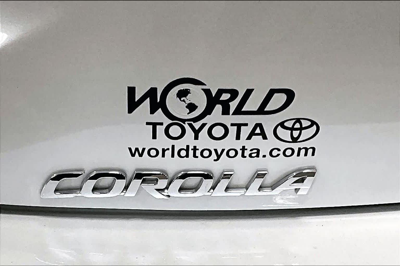 Used 2025 Wind Chill Pearl Toyota SE image 30