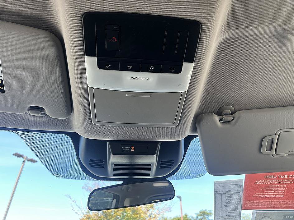 Used 2025 Everest White Pearl Nissan SV image 27