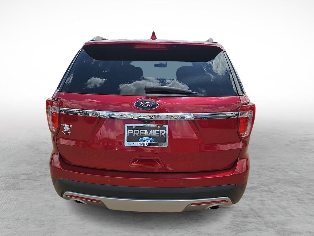 Used 2017 Ruby Red Metallic Tinted Clearcoat Ford XLT image 9