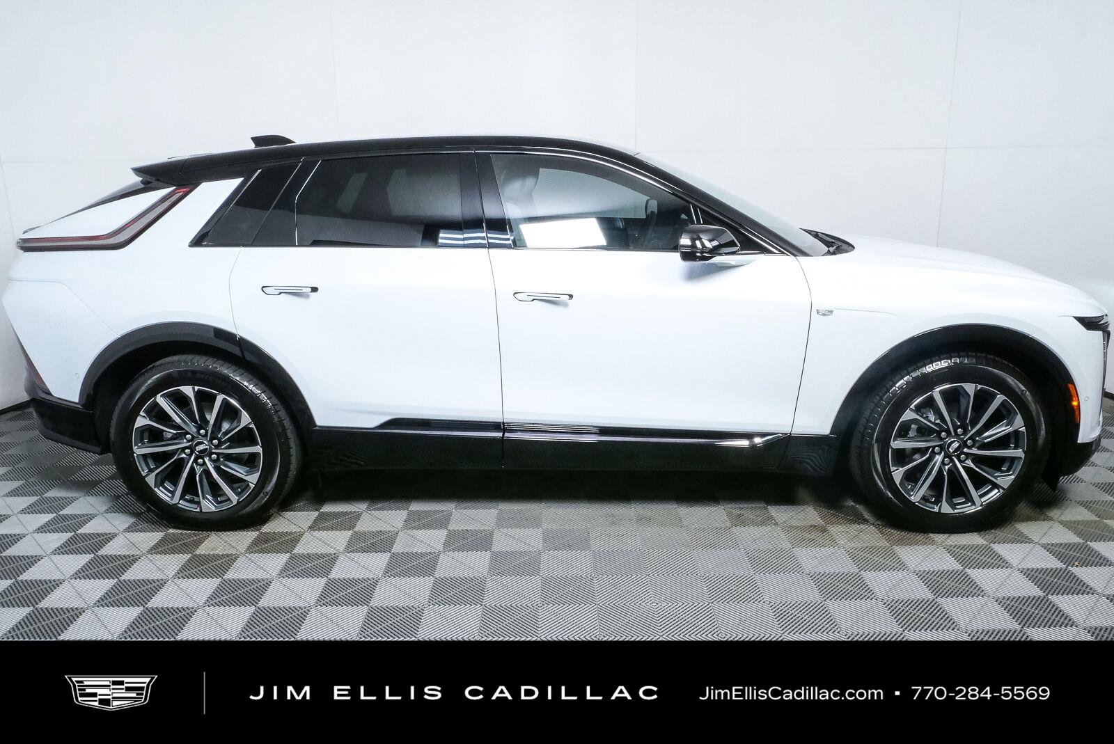 New 2027 Vibrant White Tricoat Cadillac Sport image 2