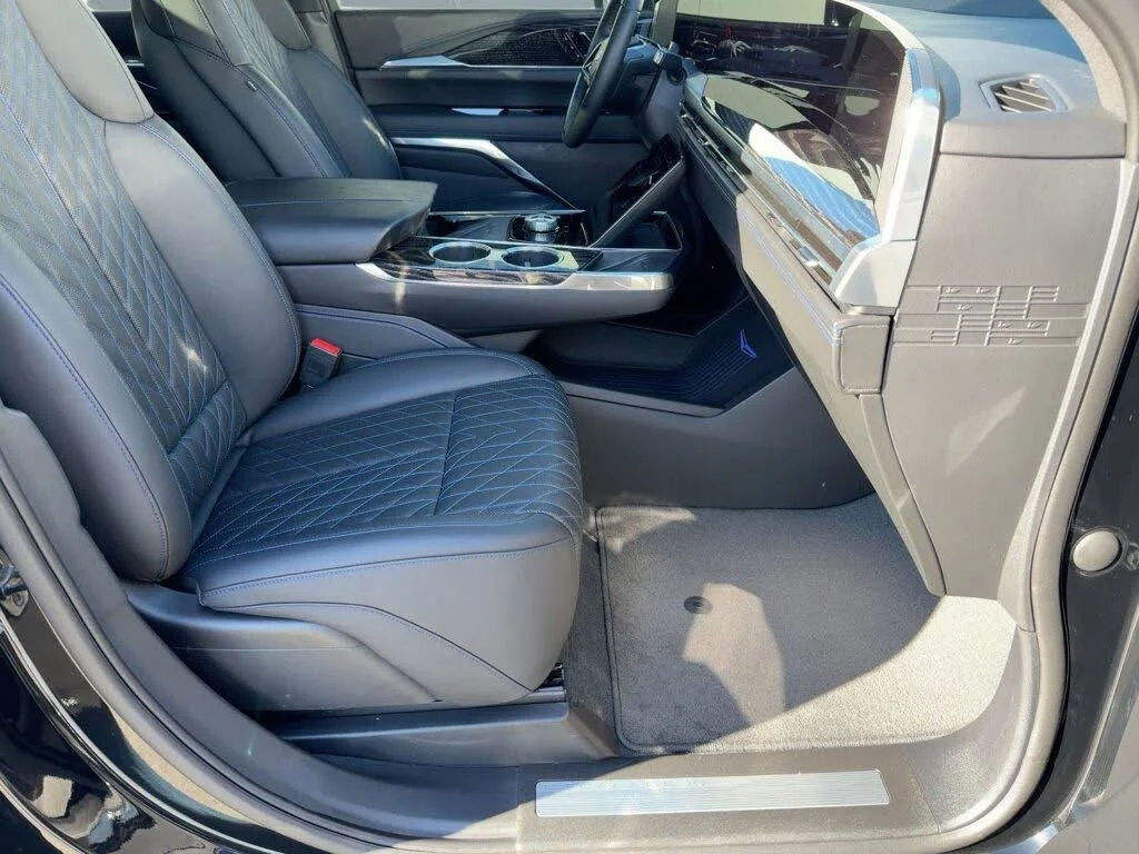 Used 2025 BLACK RAVEN Cadillac Sport 1 image 21