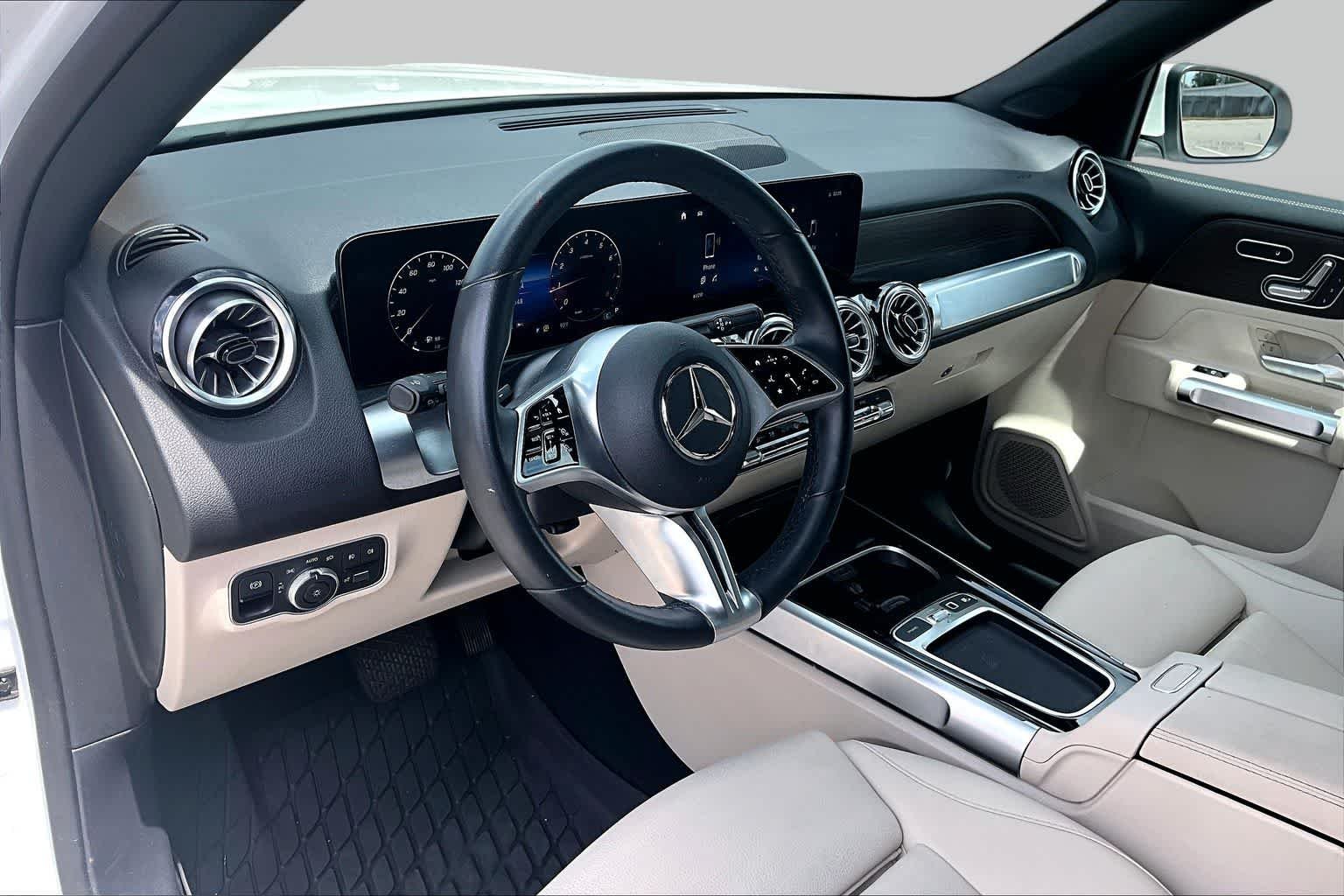 Used 2025 Polar White Mercedes-Benz GLB 250 image 18