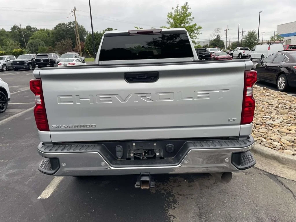 Used 2021 Silver Ice Metallic Chevrolet LT image 5