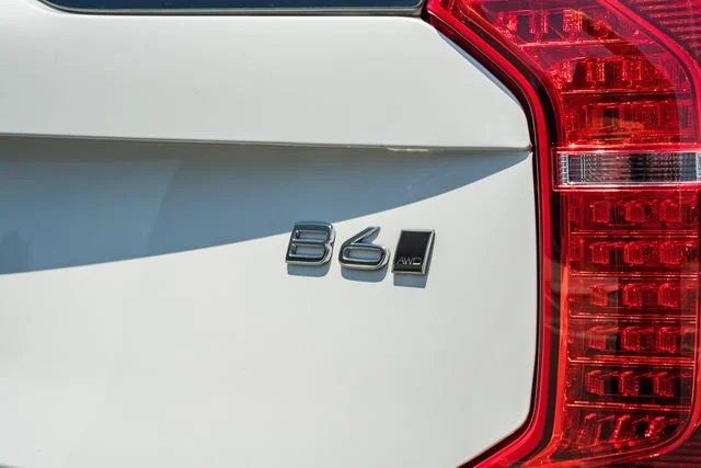 Certified Used 2024 Crystal White Volvo Plus image 8