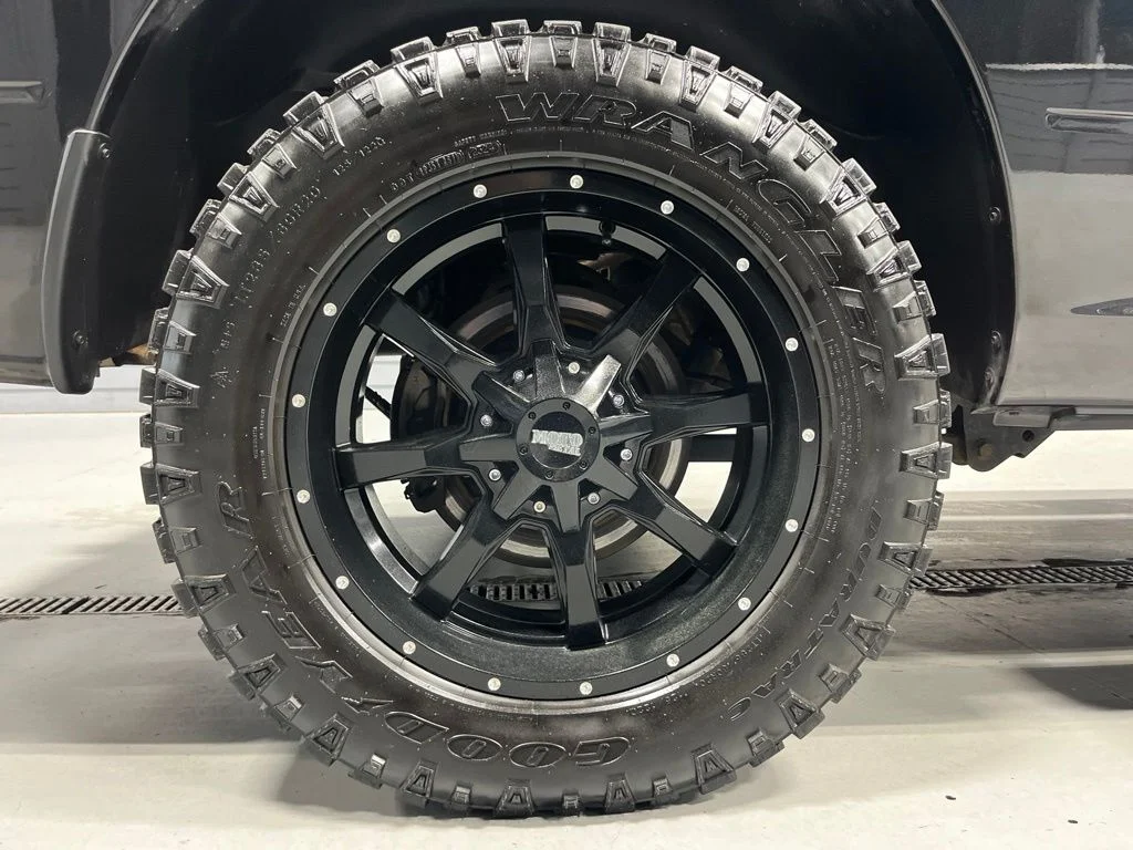 Used 2017 Brilliant Black Crystal Pearlcoat Ram Big Horn image 39