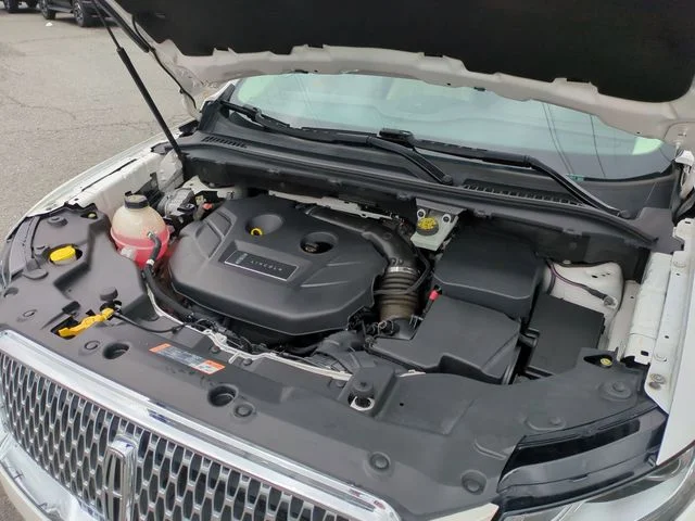Used 2019 White Lincoln Select image 35