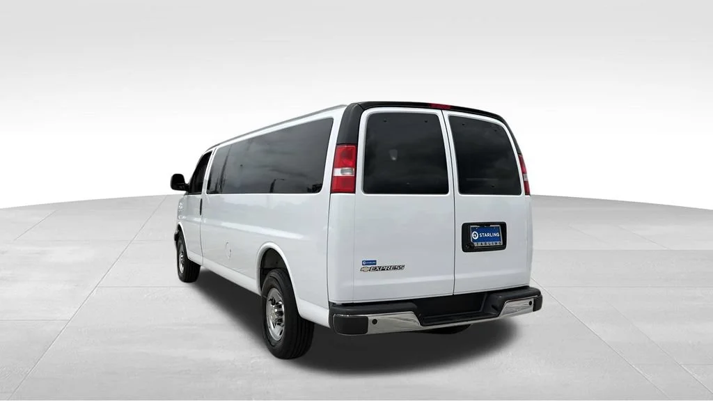 Used 2025 Summit White Chevrolet 1LT image 6
