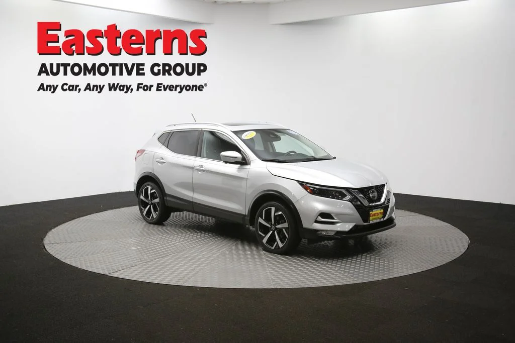 Used 2022 Silver Nissan SL image 48