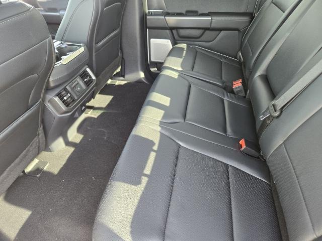 New 2026 Star White Metallic Tri-Coat FORD Lariat® image 38