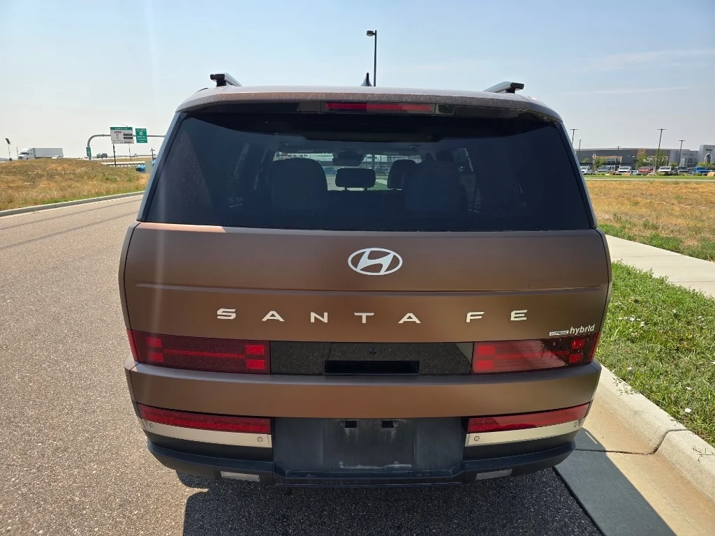 Used 2025 Earthy Brass Matte Hyundai Limited image 4