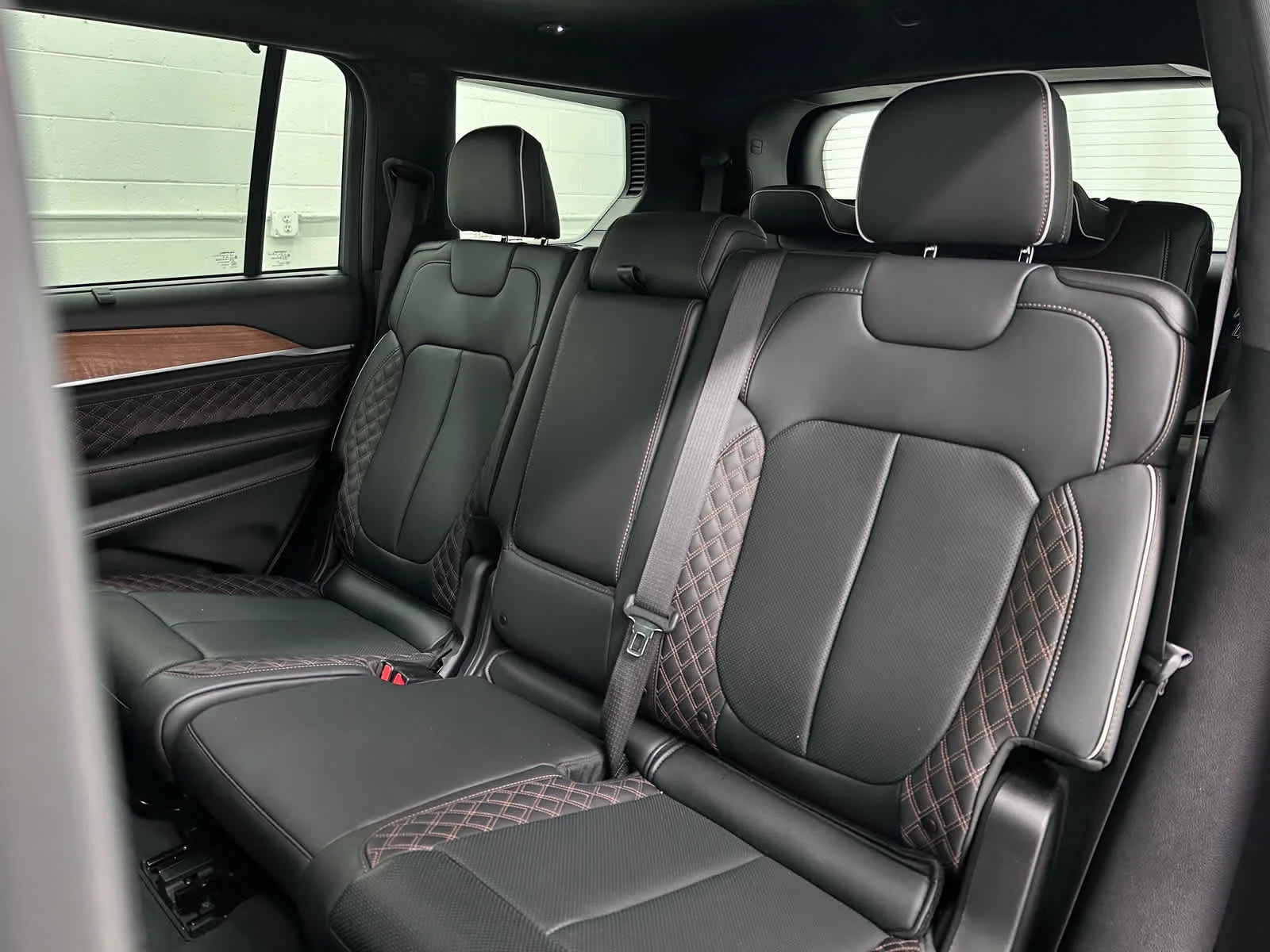Used 2023 Midnight Sky Jeep Summit Reserve image 16