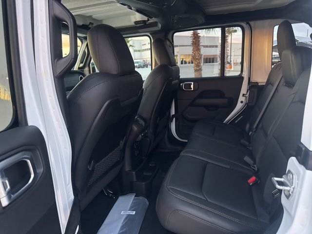 New 2026 Bright White Clear-Coat Exterior Paint Jeep Sahara image 10