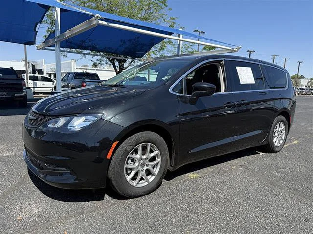 2023 Chrysler Voyager LX - Photo 9