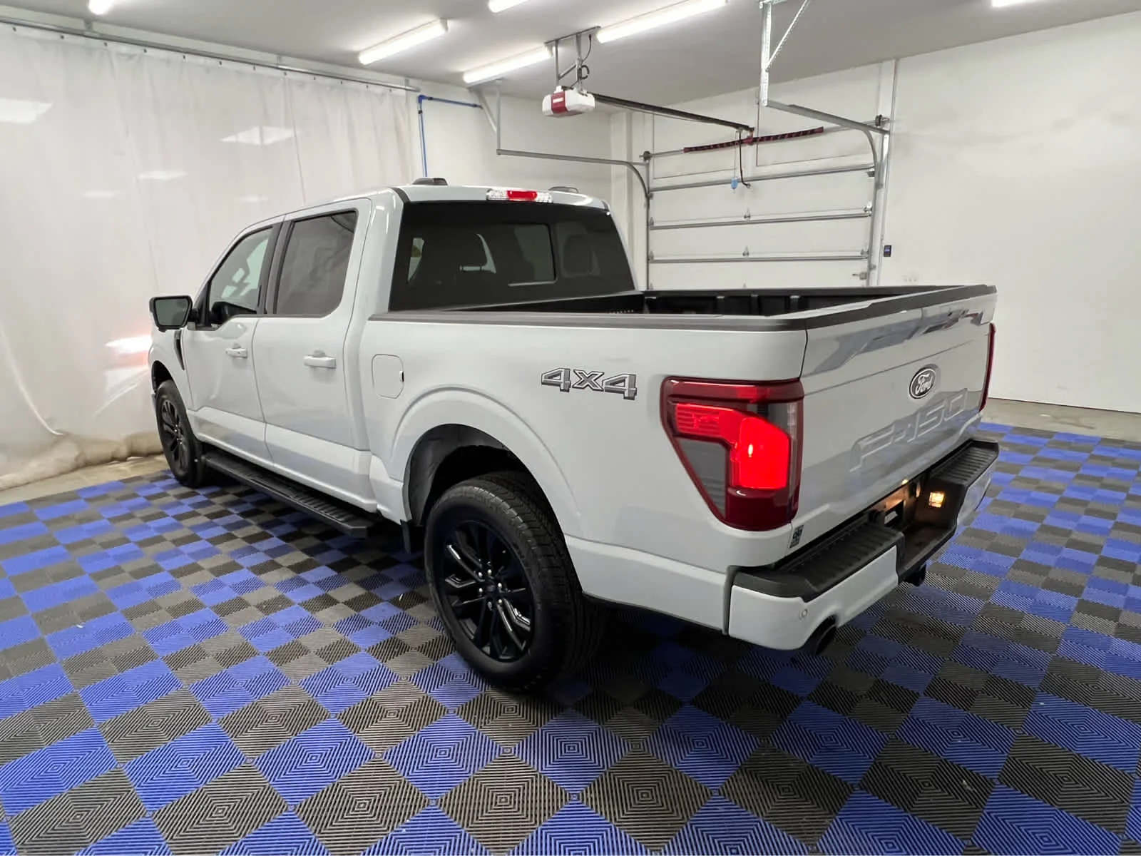 Used 2024 Avalanche Gray Ford XLT image 11