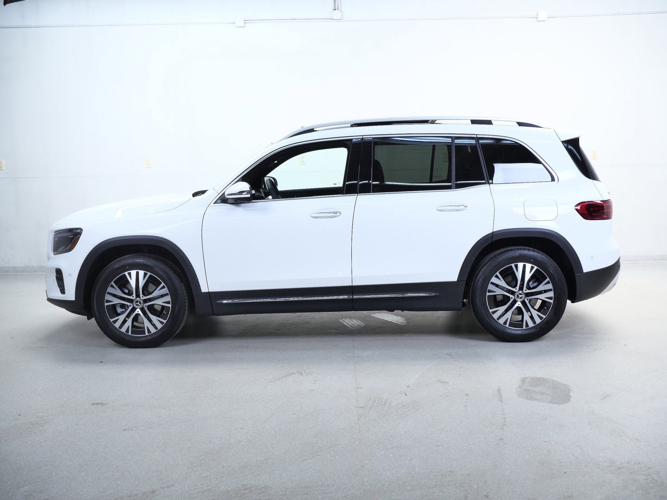 New 2026 Polar White Mercedes-Benz GLB 250 image 5