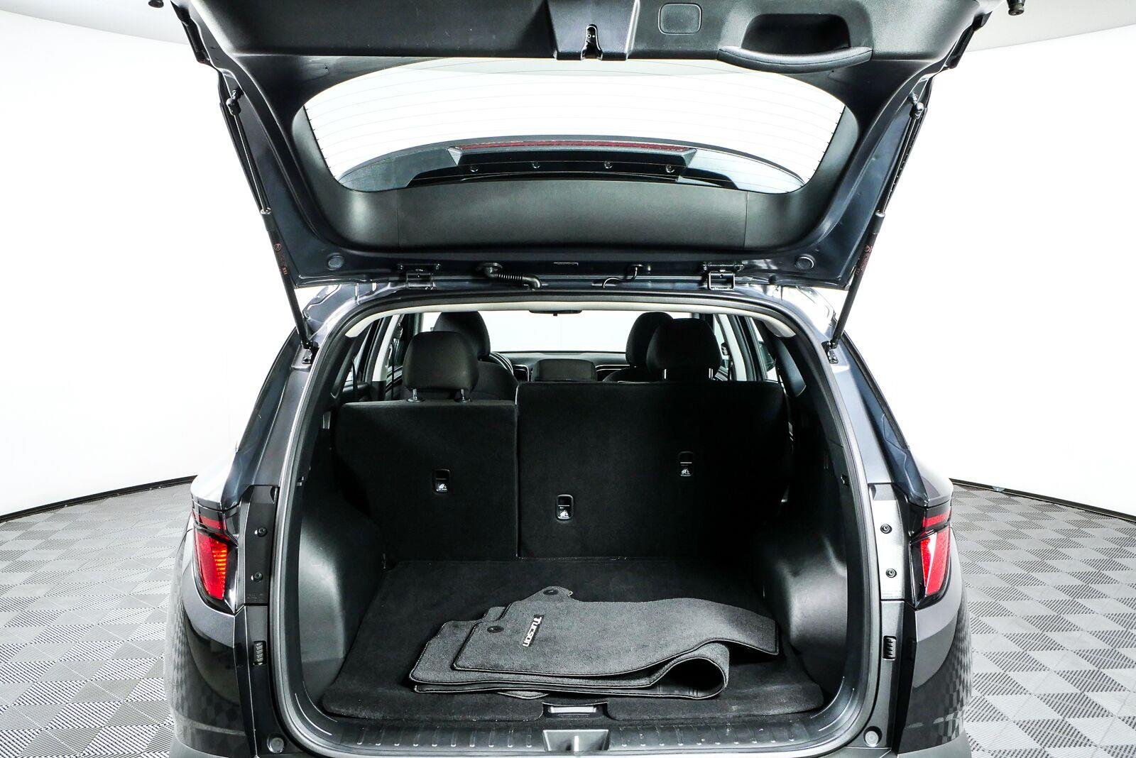 Used 2023 Portofino Gray Hyundai SE image 27