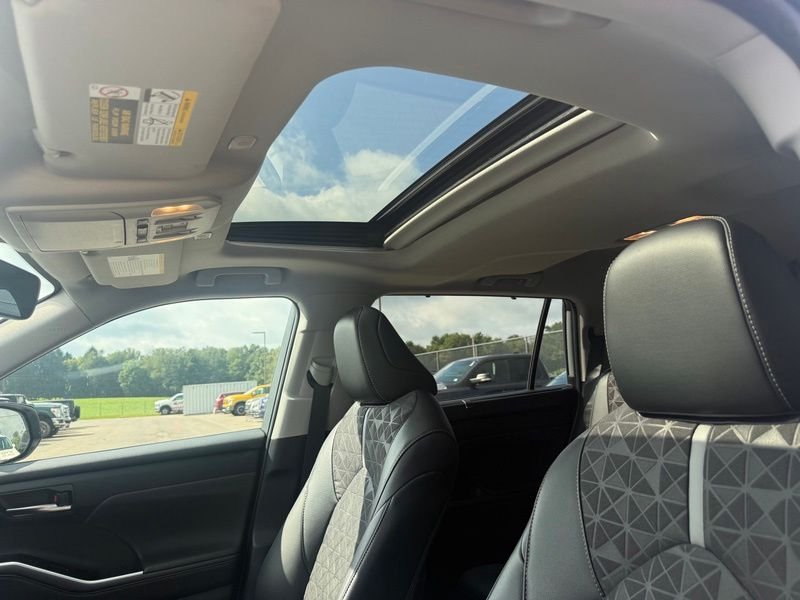 Used 2024  Toyota XLE image 4