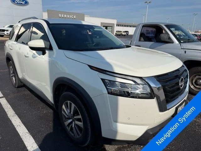 Used 2023 White Nissan SL image 3