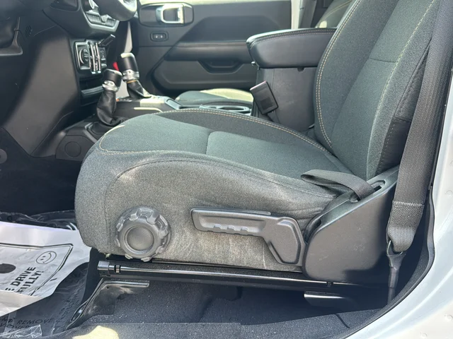 Used 2024 White/off-white Jeep Sahara image 18