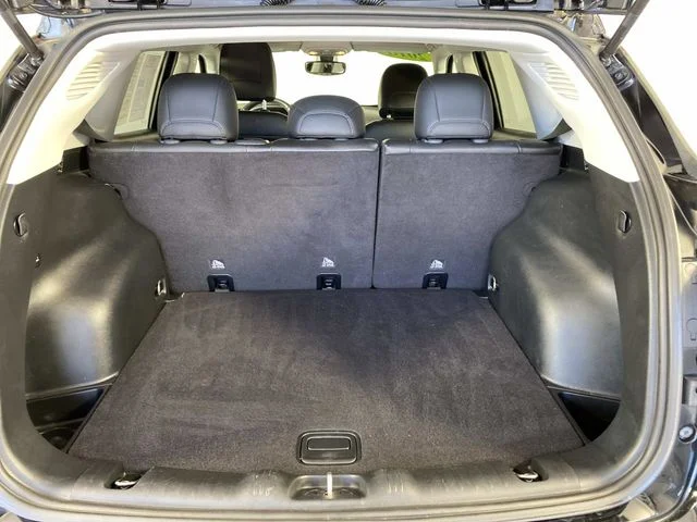 Used 2018 Black Jeep Latitude image 8