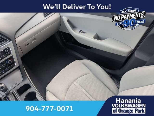 Used 2016 White Hyundai SE image 16