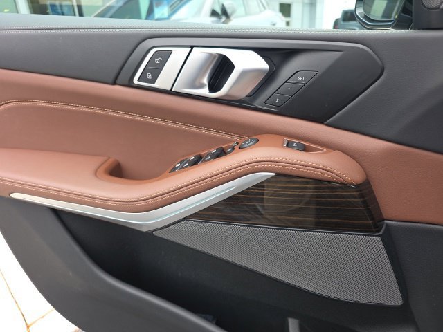 Used 2025 Gray BMW xDrive40i image 17